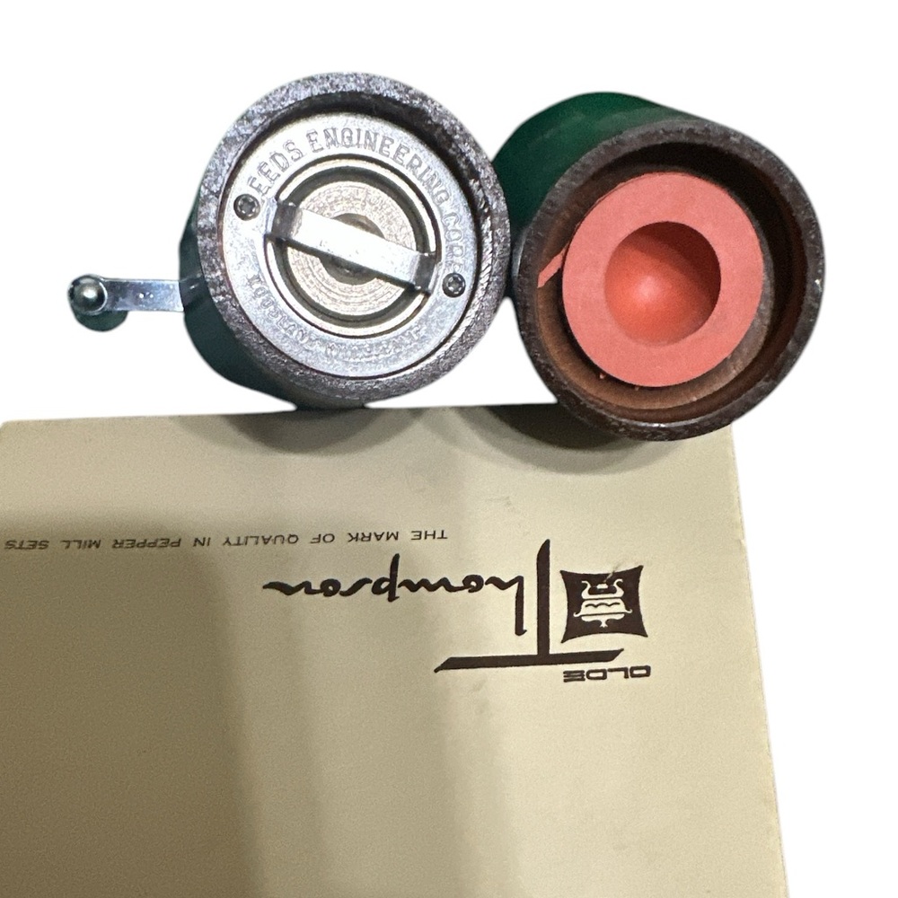 Olde Thompson salt shaker and pepper mill set NIB - Picture 4 of 5